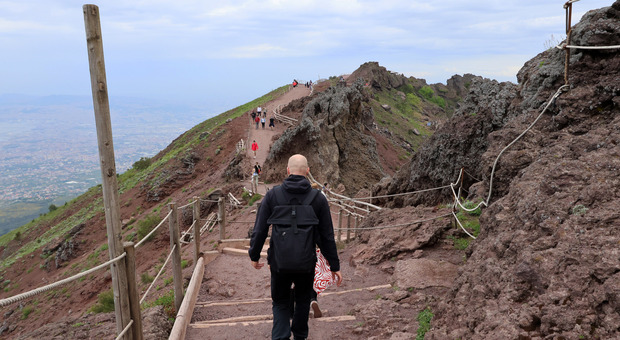  Vesuvio meta per le feste: a Pasqua oltre 2600 visite al Cratere  