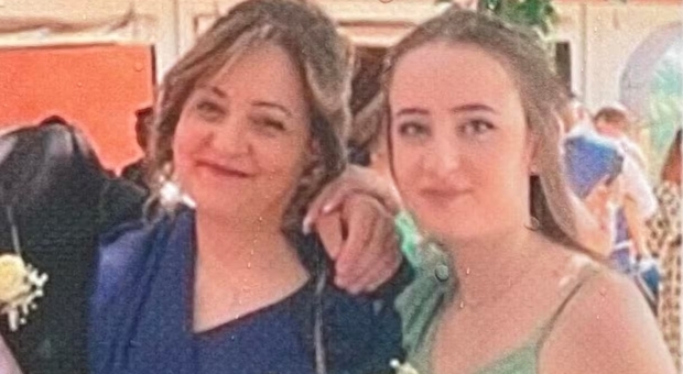 Mamma e figlia morte avvelenate, la ricina ha agito velocemente. Indagini su tre pasti e i cesti di Natale 