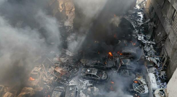  Beirut sotto attacco: 300 tra morti e feriti. Perché Israele continua i raid (e il Libano resta fuori dalla tregua) 