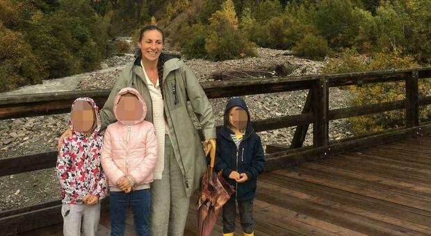  «Traumi nei bimbi del bosco, urgente riunire le famiglia»: la richiesta dei periti e la nuova relazione 