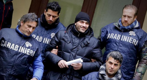  Fuorigrotta, il boss si arrende pronto a svelare trame segrete su affari: raid e faide tra clan 