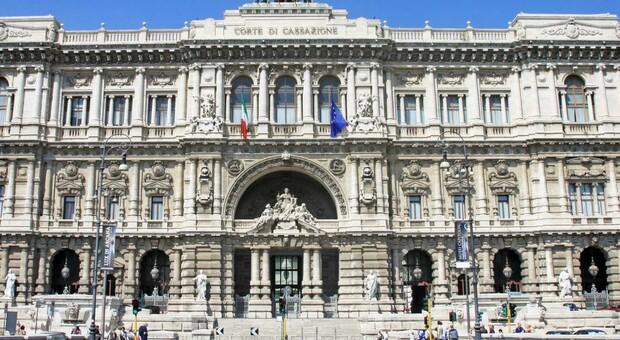  Militare vittima dell?amianto, la Cassazione al ministero: «Vanno risarciti anche i figli» 