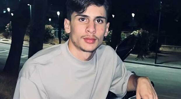  Fabio Ascione morto a Ponticelli, 20enne ucciso per un ?errore dei killer?: «Fuggito il vero obiettivo» 
