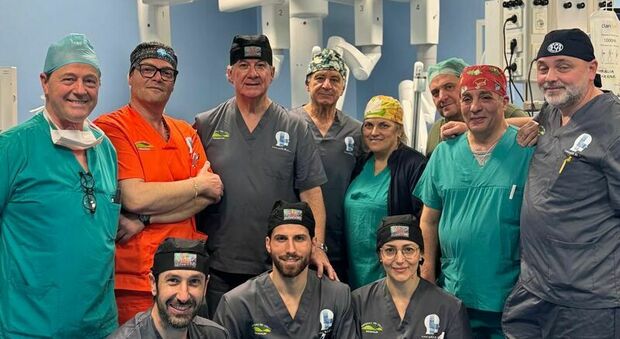  Napoli, Monaldi: per la prima volta nel Sud Italia si cura un carcinoma orofaringeo con la chirurgia robotica 