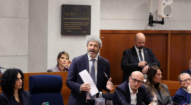  Campania, Fico sblocca i fondi per Asl e ospedali: «Ora le assunzioni» 