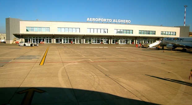 https://statics.cedscdn.it/photos/MED/2026/04/11/9468515_11154610_aeroporto_di_alghero_fertilia.jpg