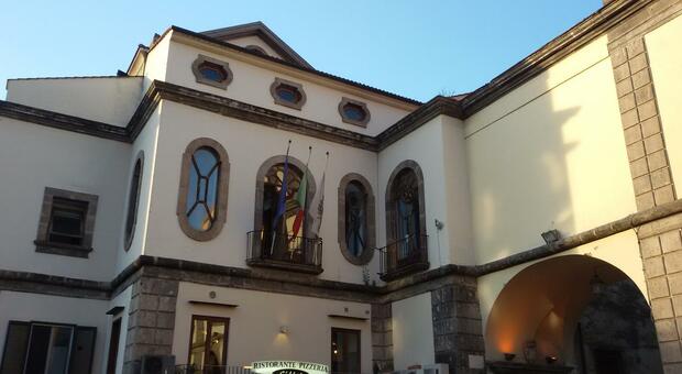  Sorrento, concorsi come bancomat: dai 15 ai 20mila euro per un posto 