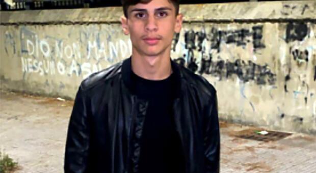  Omicidio Fabio Ascione, ok ai funerali. Era estraneo ai clan: «Killer identificato» 