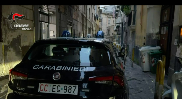  Napoli, il delivery della droga del clan Contini: pusher con turni e stipendio, scattano 13 arresti 