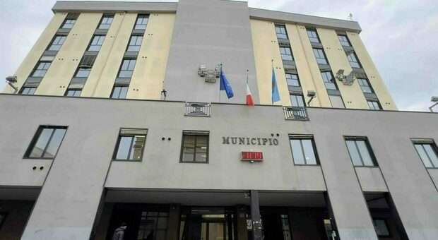 Elezioni a Giugliano, liste elettorali e firme sott'accusa: coinvolti in otto tra politici e professionisti 