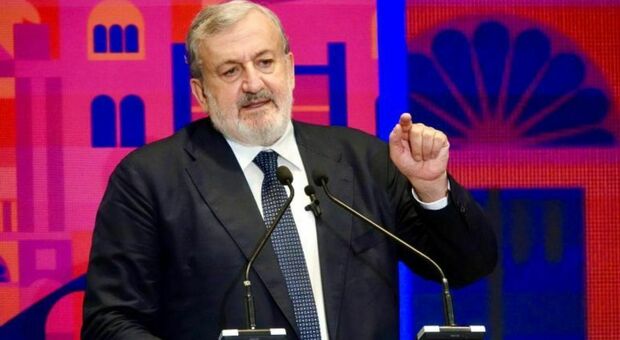 Lettera del Csm a Emiliano: «Deve tornare in magistratura, indichi entro 15 giorni la sede». Cosa succede