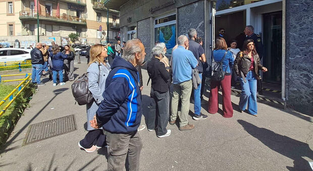  Rapina in banca all'Arenella, i correntisti: «In quelle cassette i ricordi di una vita» 