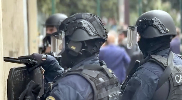  Rapina in banca al Vomero, chi sono i ladri in fuga: «Tutti napoletani, sono stati gentili e non aggressivi» 