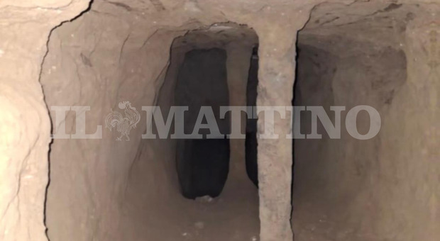  Rapina Credit Agricole piazza Medaglie d?Oro: le immagini del tunnel scavato dai rapinatori 