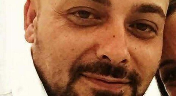 Ristrutturava un negozio, cade dalla scala e muore: &egrave; giallo sull&rsquo;accaduto
