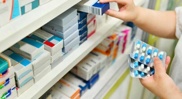  Farmaci, come si assumono? Mai spezzarli o nasconderli nel cibo, non mandarli gi? con latte o succhi: tutto quello che c'? da sapere 