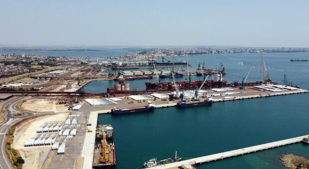 Effetto Hormuz sui traffici. Tre navi portacontainer fanno scalo a Taranto