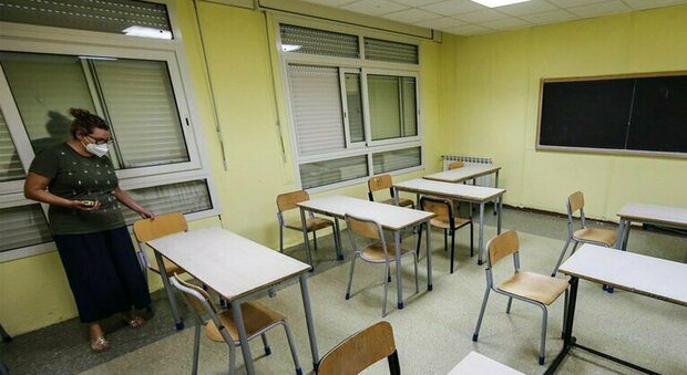  Napoli, sospetto caso di meningite a scuola: scattano i protocolli 