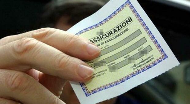 Un tagliando assicurativo