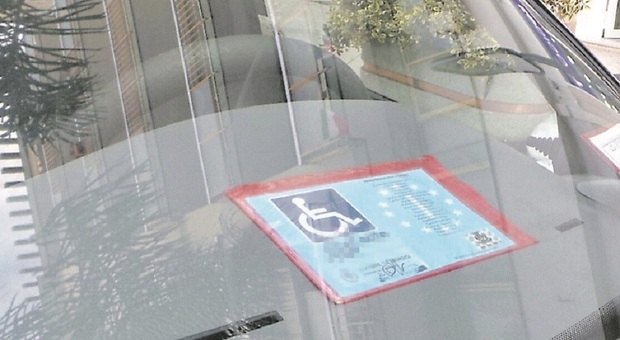 Lecce, pass disabili del parente morto per la sosta gratis: scatta la tolleranza zero