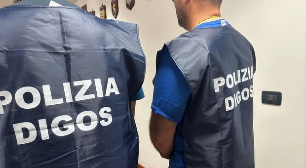  Napoli, esponenti dei Carc perquisiti per terrorismo: coinvolto anche un minorenne 