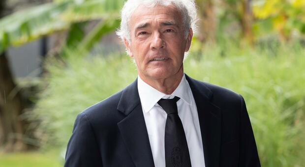 Posillipo, Massimo Giletti: «In spiaggia folla e nessun controllo: un ragazzo era armato di machete» 