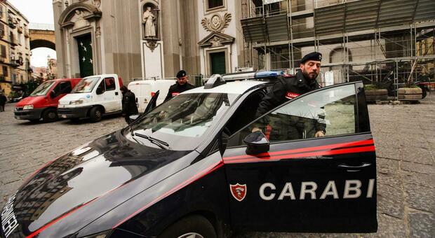  Sesso con l?impiegato per la carta d?identità: faro sul Caf tra i vicoli del Rione Sanità 