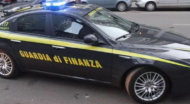  Napoli, ex direttori generali Asl intascavano stipendi malgrado la pensione: danno erariale da 880mila euro, 4 indagati 