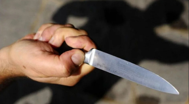  Marano, extracomunitario pestato a sangue e accoltellato: fermato il coinquilino della vittima 