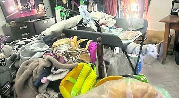  Mondragone, bambini e animali nella casa-discarica 