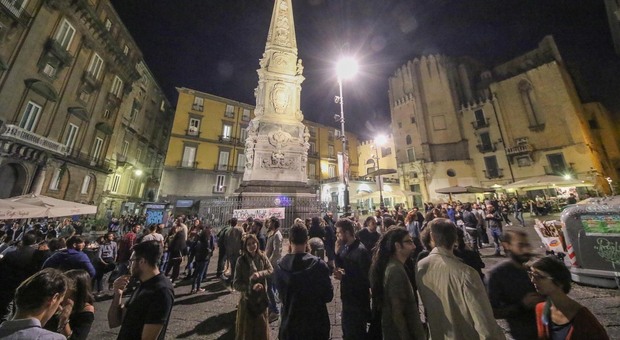  Movida a Napoli, Manfredi firma l'ordinanza per la zona di piazza San Domenico: tutti i provvedimenti e le sanzioni 