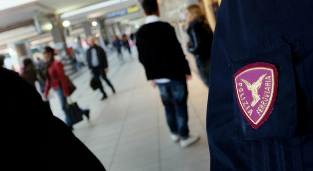  Napoli, violenza sessuale in stazione: 29enne bloccato e arrestato in flagranza 