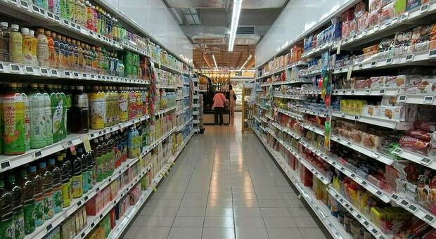Supermercati aperti 25 aprile 2026, gli orari e l'elenco aggiornato
