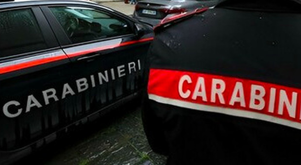  Napoli, prima la rapina, poi la fuga pericolosa conclusa contro un tir: arrestati un 35enne e un 27enne 