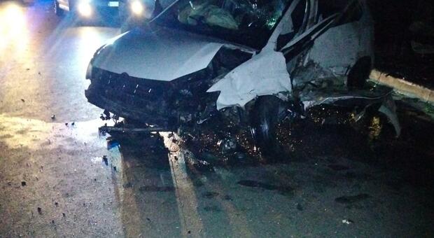  Giugliano, scontro tra auto all?alba a Varcaturo: morto un ragazzo di 17 anni 