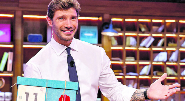  De Martino e i video hot rubati: Tecnico della sicurezza indagato 