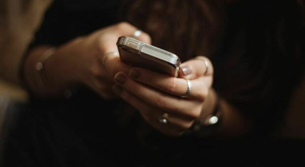  Revenge porn, in aula il consulente del pm: «Recuperati otto video trasmessi sui social» 