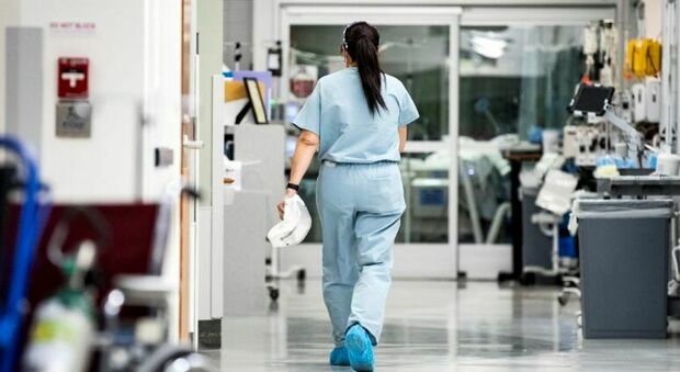 «Signora, ha un tumore al seno, dobbiamo asportarlo»: la donna si opera, dopo sette anni scopre che la diagnosi era sbagliata