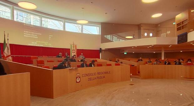 Sanità e aumento Irpef, il Consiglio pugliese si accende: primo scontro in Aula