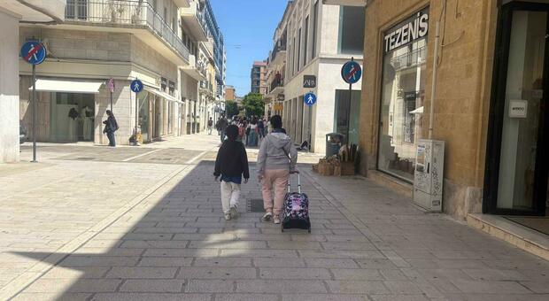 Via Trinchese, attesa finita: arrivano arredi e panchine