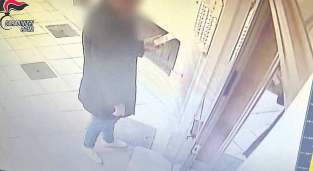  Truffa del finto nipote agli anziani di Roma, sgominata la banda dei napoletani: 13 colpi da oltre 100mila euro 