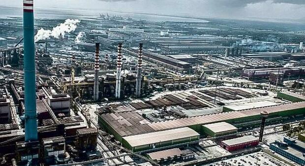 Incidente sul lavoro all'ex Ilva: operaio ferito ad una gamba da una catena