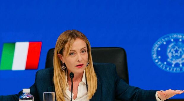 Salario minimo, Meloni: «In Puglia diritti a rischio». Decaro: «Sfida accettata»