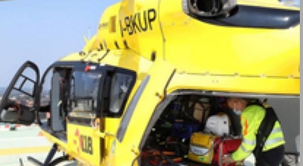 Incidente sul lavoro in un campeggio, elettricista investito da una fiammata
