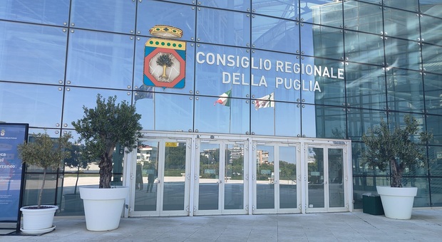 Puglia, bandi costruiti ad hoc per il salario minimo. Ma la legge non cambia