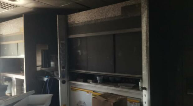  Incendio al Pascale di Napoli, distrutti campioni biologici: «Vicini ai pazienti colpiti» 