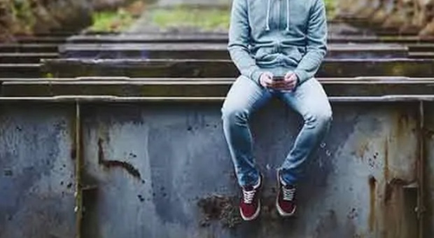 Stress, solitudine e paura tra i giovani bellunesi: crisi di panico per 7 su 10. &laquo;I ragazzi fuggono da qui&raquo;