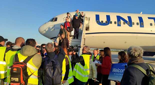 Le storie dei turisti americani arrivati in Puglia con il volo diretto: «Ho 88 anni, voglio vedere il paese di mio padre»