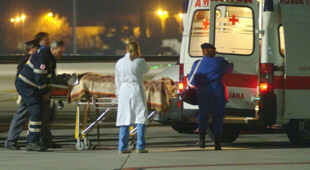 Volo salva vita da Cagliari a Venezia: paziente 68enne atterra al Marco Polo nel cuore della notte e viene trasferito d'urgenza a Padova