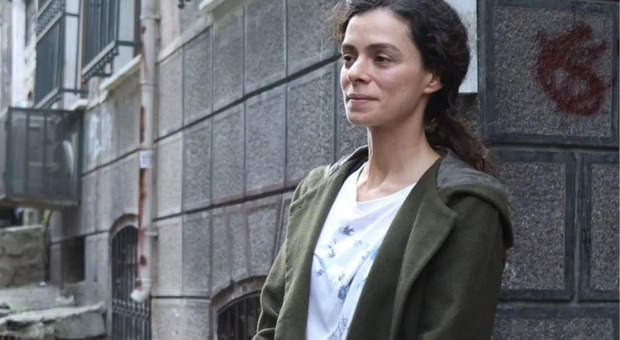 La forza di una donna, le anticipazioni di oggi e domani (4-5 maggio): Sirin confessa un grande segreto ad Arif